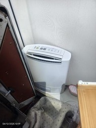 白色除濕機kdk gzj90h
