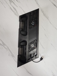 PS4 Pro 直立散熱雙手制充電座