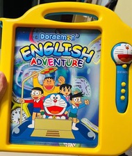英語教材兩套連叮噹點讀筆，playtime in English 共36本書兩文三語及叮噹英語大冒險有10個主題實用英文，包括一支叮噹點讀筆
