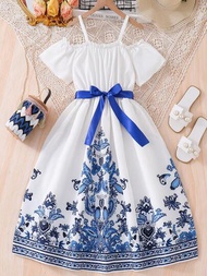 青少女夏季優雅白色細肩帶連身裙，設計有藍白色花卉印花，適合度假和戶外活動