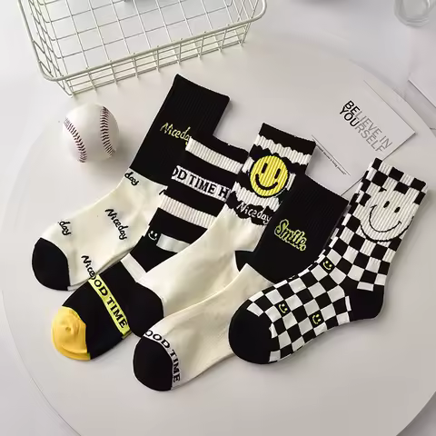 5 Pairs of Smiley Face Mid-tube Socks Casual College Style Socks Women's Long Socks (Off-White)