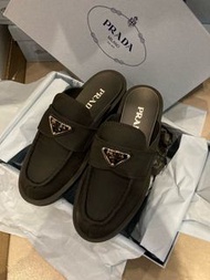 PRADA 三角標拖鞋   365