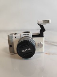 Pentax Q 白色相機連 2 x 鏡頭