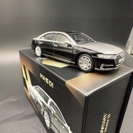 1:64 Audi A8L Horch Edition double color-blocking alloy car model ornament