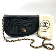 CHANEL香奈兒COCO MARK鱷魚半月旋鎖鏈條單肩包黑色