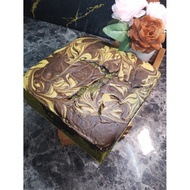 KEK MARBLE PISTACHIO DRIZZLE