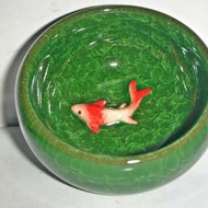 aaL皮1商旋.全新少見綠色系杯內有浮雕金魚釉燒茶杯!--有漂亮的冰裂紋值得收藏!/箱/-P