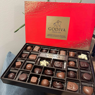 ￼🇨🇦加拿大代購✈️： Godiva 歌帝梵精裝綜合巧克力禮盒 27顆裝（12種口味）：