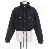 成色極佳的 PRADA 2023AW 29Y132RE-NYLON 三角形 Logo 短款雙向羽絨服，黑色，40 碼，正品，女款