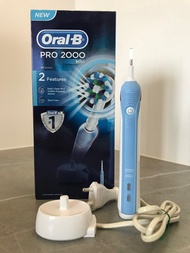 德國百靈歐樂B電動牙刷Oral-B Pro 2000