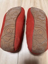 紅色 UGG 豆豆鞋