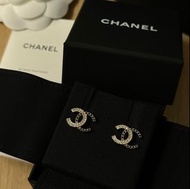 [全新 低於原價] CHANEL 經典mini logo耳環 淡金色