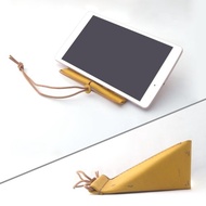 以黃蘗染色皮革製成的平板電腦和智慧型手機支架【oruto/】