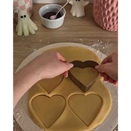 Cookie cutter love / lope breadRing