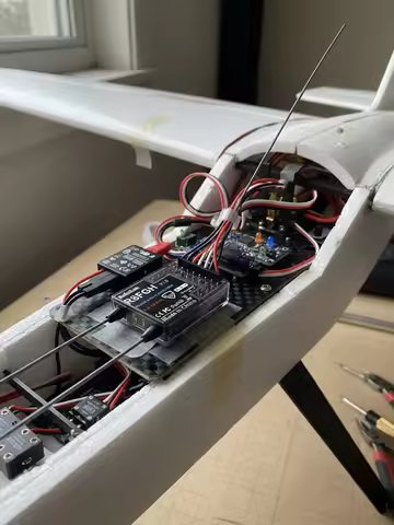 RadioLink R8FGH RC Receiver Gyro 8CH Dual Antenna 3ms Response 3-12V IP600 Meters Control Distance f