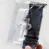 全新 ORIGINAL FAKE KAWS XX MICHELIN 2009 MEDICOM TOY CHUM KEYCHAIN 早期 經典 收藏 復古 老品 米其林 公仔 吊飾 鑰匙圈 白色 OTH-M TP0-22 #24開學季