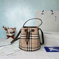 BURBERRY 格紋迷你水桶包