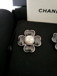 Chanel四葉草耳環