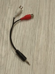 3.5mm 立體聲插頭 公頭 轉雙 RCA 紅白蓮花插頭 音源轉接線 通常被稱為 AUX 轉 RCA 轉接線 採用一分二的 Y 型分接設計