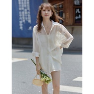 ชุดเสื้อแจ็คเก็ตและกางเกงยีนส์ Bodycon สไตล์เกาหลี Qin ในฤดูใบไม้ร่วงพร้อมเสื้อกันแดดสีครีมและสายสะพ