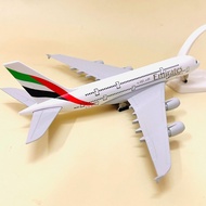 MÔ HÌNH MÁY BAY KIM LOẠI " EMIRATES " AIRBUS A380 CÓ BÁNH XE DI CHUYỂN (FULLBOX)