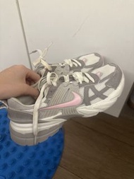Nike 女款運動鞋