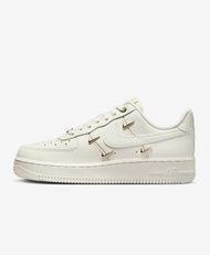 รองเท้าผู้หญิง Nike Air Force 1 '07 LX Mini Swoosh Sail Metallic Gold Women FV3654-111 Sail Metallic