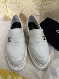 Chanel 白色厚底樂福鞋