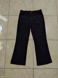 CELANA CORDUROY WANITA UNIQLO BOOTCUT HITAM PEKAT BRANDED