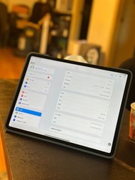 iPad Pro 12.9 第四代 黑色  256gb 連logi Keyboard 一套