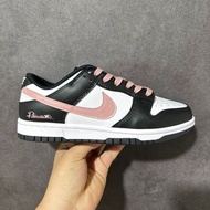 🤩必備休閒板鞋🤩 甜酷爆款黑白粉撞色復古百搭情侶款運動鞋 | Nike Dunk Low Custom Black Pink Phoenix|