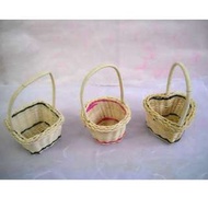 全新 小型竹籐籃 每個約4.5CM高 HK$15三個 家居用品 收納盒