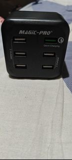 Magic-Pro ProMini 6TQ 旅行充電器