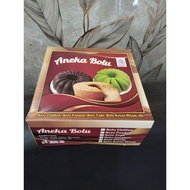 Cake box with various sponge cakes, size 15x15x6.5, contents 50 pcs