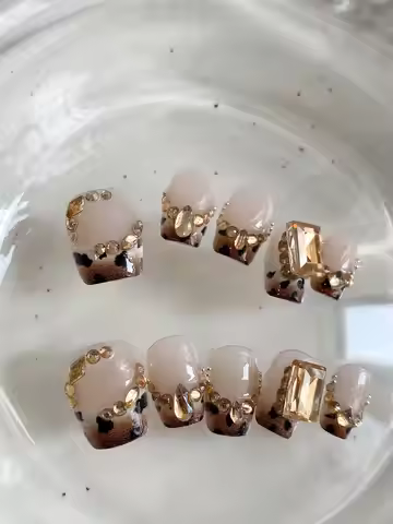 10 Pieces of Handmade Short Square Full-Cover Nail Tips, Short Length, Nude Leopard Print, Retro Hot