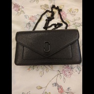 MARC JACOBS 素面防刮皮翻蓋側背包（黑）