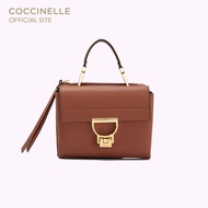 COCCINELLE กระเป๋าสะพายผู้หญิง รุ่น ARLETTIS MINI CROSSBODY BAG 55B701 สี BRULE