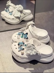 🤖送禮推薦Crocs卡駱馳 鯨魚 復古花束 蝴蝶 厚底6.1CM 洞洞鞋 涼鞋沙灘鞋 女款 骨白米色 白色 石英粉 黑色 送女仔 老婆 女朋友