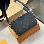 旅行包 M59161 Alpha Wearable 相机包  Size：18.5X11X6.5cm