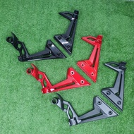 YAMAHA LC135 LC 135 135LC REAR FOOTREST BRACKET / REAR FOOT REST BRACKET / FOOTREST BRACKET BELAKANG
