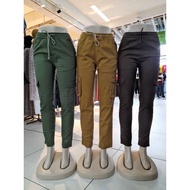 Cargo six pocket pants lelaki dengan perempuan