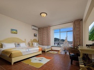 Lingshui Huaxiang Hotel (HSBC Plaza Branch)