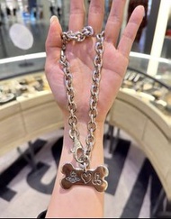 (有現貨！不用提問🙏🏻) 購自英國 2025秋冬 Vivienne Westwood MAN DOG TAG Pendant 合金 骨頭 狗牌 土星 頸鏈 頸鍊 項鍊 項鏈 (保証正貨及全新) 男裝 