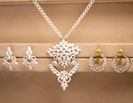 美國Monet品牌古董 白色烤漆歐風造型 專利無痛耳夾項鍊兩件套組