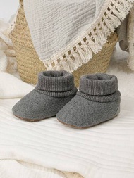 素色舒服的毛絨保暖嬰兒襪子鞋