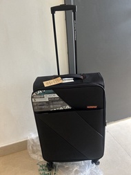 New： American Tourister 26 吋輕盈行李箱； American Tourister 26 inch light weight  luggage 68 x 47 x 28cm