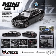 (STANDARD/BLISTER/CHASE) MINI GT 1/64 #802 BMW i7 EDRIVE50 BLACK SAPPHIRE