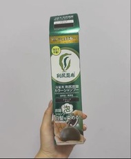 （自然黑）飄然利尻昆布碳酸染髮泡沫（同時洗髮染髮）顏色是棕黑色看到包裝果隻色不是實黑色