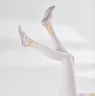 ถุงเท้าโยคะแบบสวมข้อสั้น Oysho ผ้าฝ้ายกันลื่นสำหรับโยคะ พิลาทิส วิ่ง ฟิตเนส ถุงเท้ากันลื่นแบบสวมข้อส