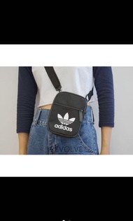 Adidas 愛迪達小腰包
